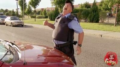 警官